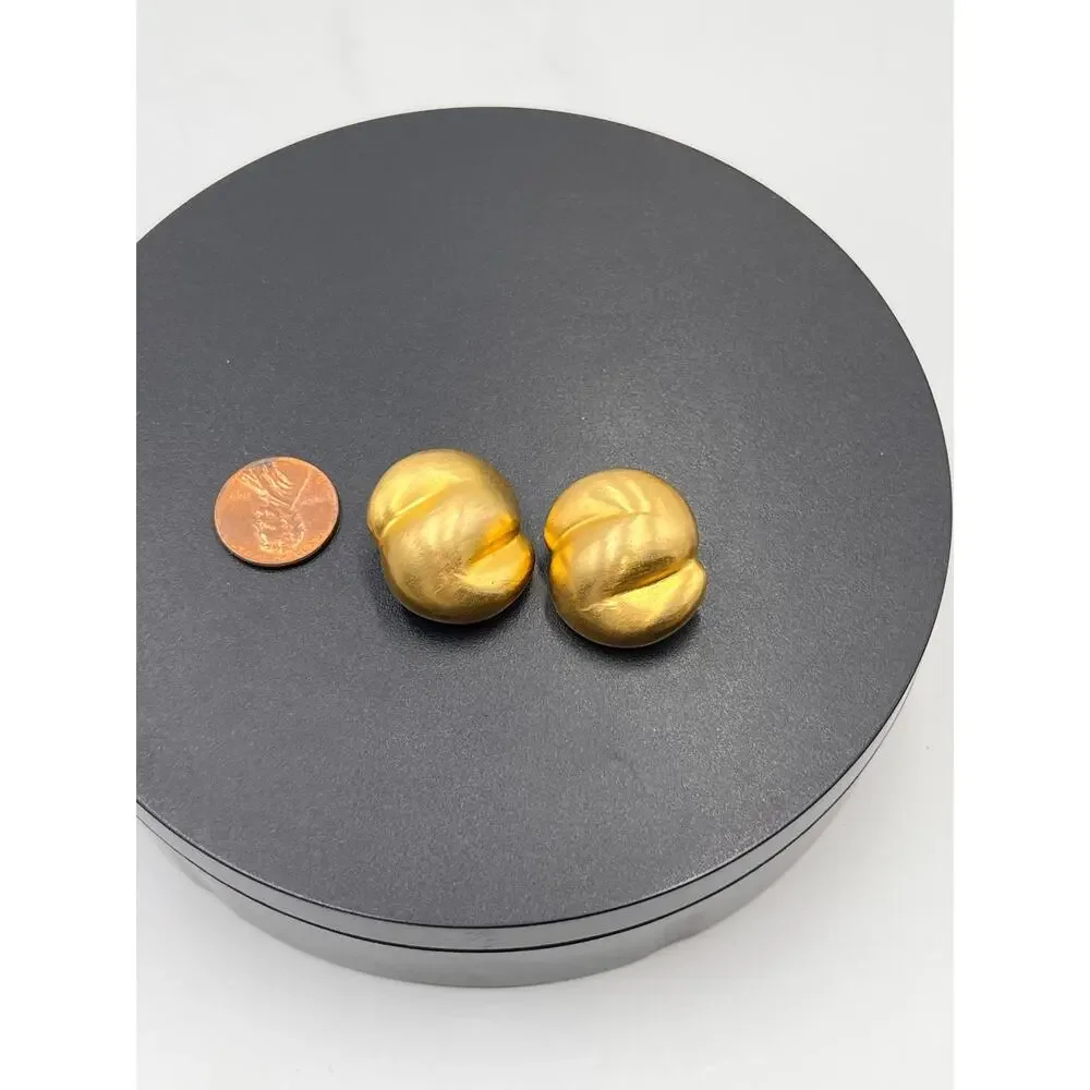 Les Bernard gold tone puffy‎ clip earrings